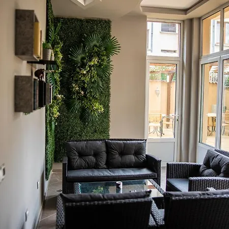 Martina 招待所 3*